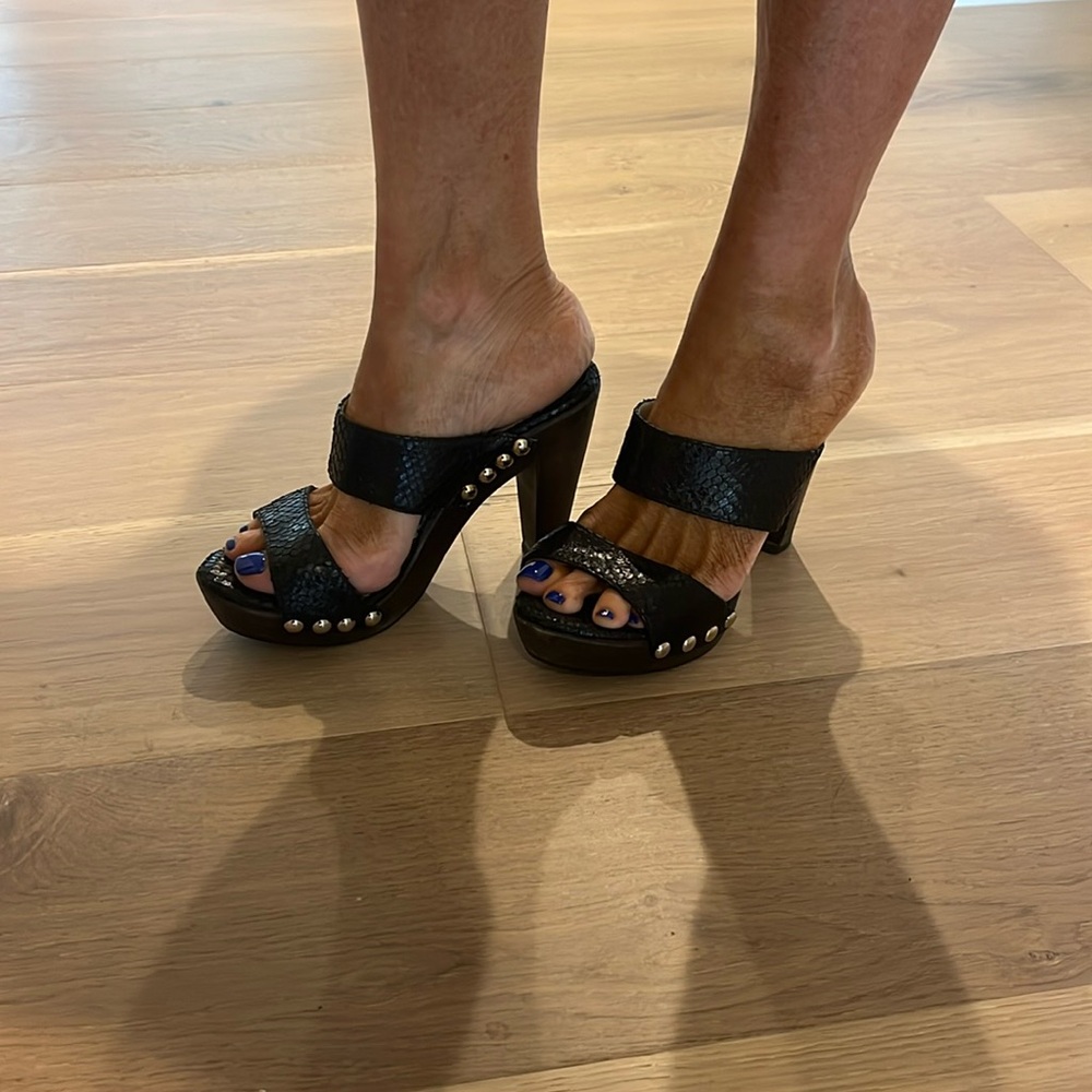 Jimmy Choo studed heels